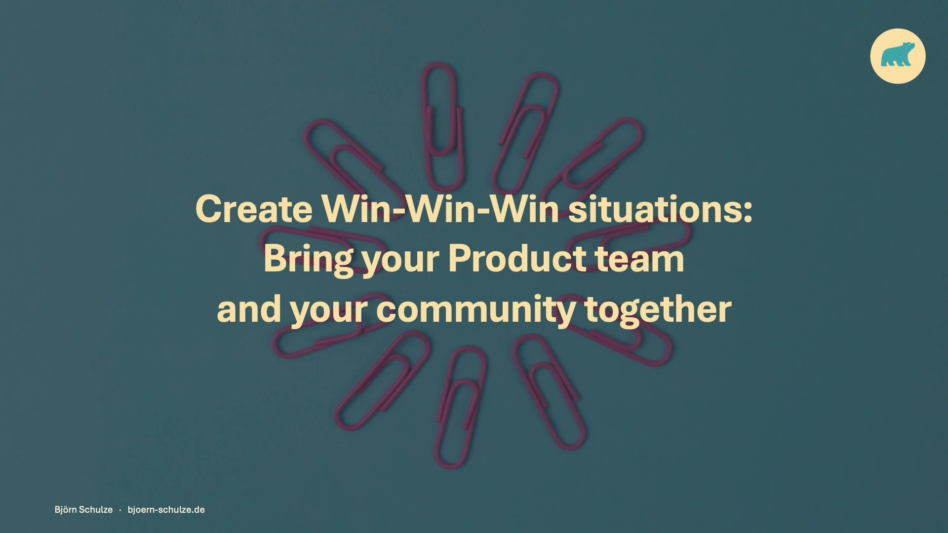 Englische Grafik über eine Win-win-win-Zusammenarbeit von Produktteam und Community.